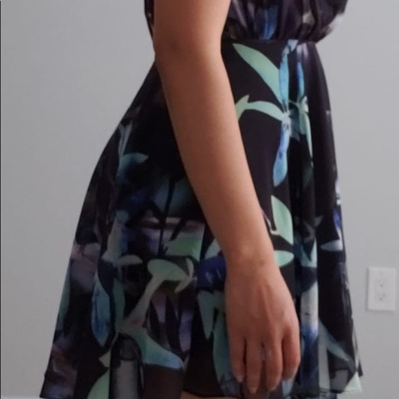 Guess Floral One Shoulder Dress - Picture 2 of 4